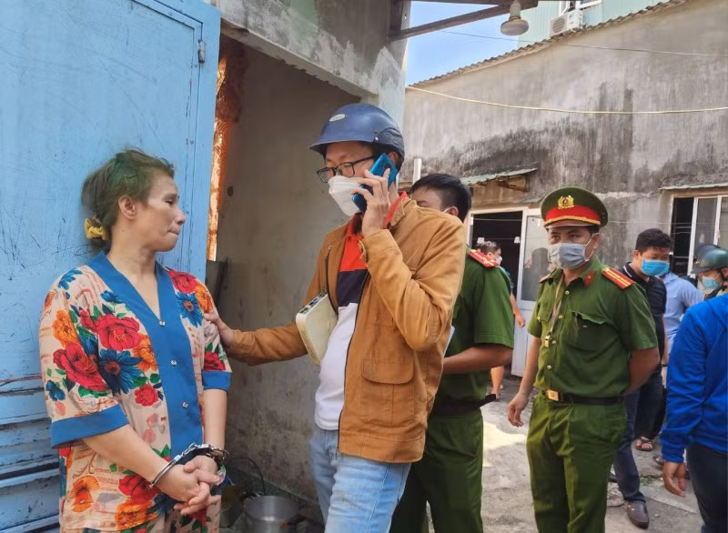 Để bóc gỡ tụ điểm mua bán trái phép chất ma túy phức tạp của Trần Thị Thanh và đồng bọn, trong nhiều ngày qua, Đội CSĐT tội phạm về ma túy Công an quận Hải Châu đã chủ động phối hợp với các lực lượng có liên quan xây dựng phương án tỉ mỉ, báo cáo lãnh đạo quận huy động đầy đủ lực lượng phối hợp để đảm bảo ra quân thắng lợi.