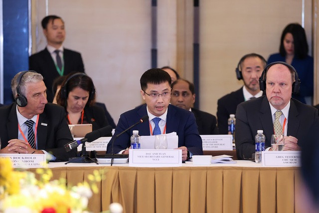 Thủ tướng dự Diễn đàn Doanh nghiệp Việt Nam thường niên 2023 - Hình 3 Thu tuong du Dien dan Doanh nghiep Viet Nam thuong nien 2023-Hinh-3