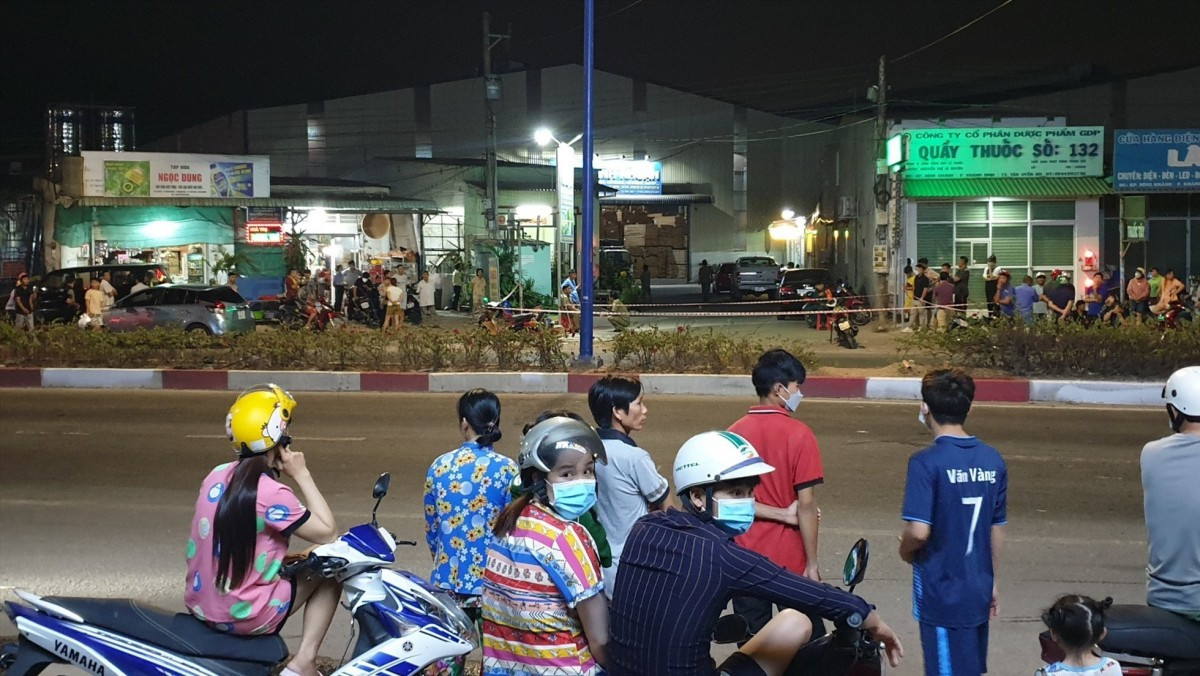 Bị giám đốc nghi ngờ vô lý, gia đình đã khuyên chị M. nghỉ việc nhưng chị vẫn muốn làm rõ mọi việc rồi mới nghỉ. Thời điểm xảy ra vụ án, chị M. đang mang thai con đầu lòng 8 tuần. Hiện gia đình đã đưa chị M. về quê ở Đồng Nai để an táng. Vụ việc đang được điều tra làm rõ… 