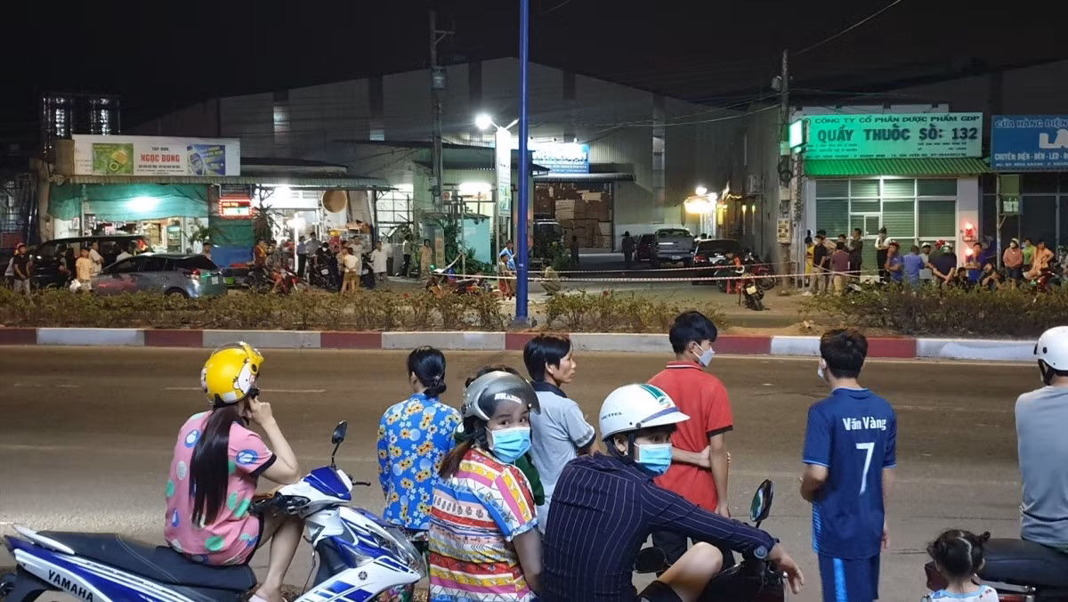 Bị giám đốc nghi ngờ vô lý, gia đình đã khuyên chị M. nghỉ việc nhưng chị vẫn muốn làm rõ mọi việc rồi mới nghỉ. Thời điểm xảy ra vụ án, chị M. đang mang thai con đầu lòng 8 tuần. Hiện gia đình đã đưa chị M. về quê ở Đồng Nai để an táng. Vụ việc đang được điều tra làm rõ… 