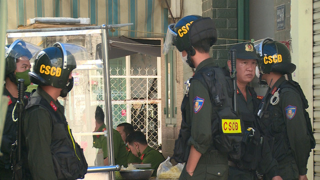 Hai băng nhóm tội phạm trên đã bị Cục Cảnh sát hình sự (Bộ Công an) phối hợp Công an tỉnh Tiền Giang, Công an TP Hà Nội, Công an TPHCM và các đơn vị nghiệp vụ Bộ Công an đã triệt phá. Cục Cảnh sát hình sự đề nghị, các cơ quan chức năng cần vào cuộc quyết liệt trong đó có sự hỗ trợ từ các ngân hàng, công ty tài chính dừng ngay việc cung cấp danh sách tên khách hàng đang có khoản nợ. Việc này gây ảnh hưởng đến uy tín khách hàng, dẫn đến hậu quả khôn lường. Đề nghị người dân cần tố cáo hành vi đòi nợ đến cơ quan Công an nơi gần nhất. 