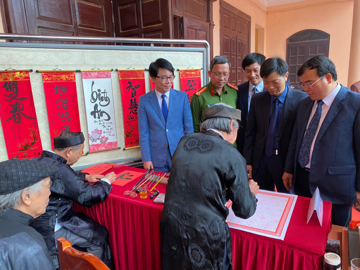 Hải Dương: Xây dựng văn hóa đọc trở thành nét đẹp trong đời sống - Hình 10 Hai Duong: Xay dung van hoa doc tro thanh net dep trong doi song-Hinh-10