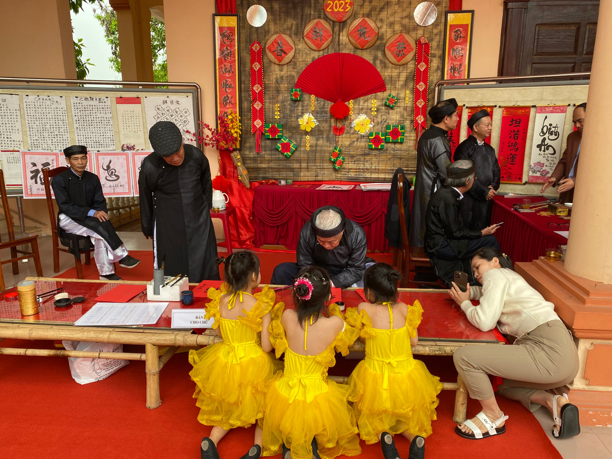 Hải Dương: Xây dựng văn hóa đọc trở thành nét đẹp trong đời sống - Hình 11 Hai Duong: Xay dung van hoa doc tro thanh net dep trong doi song-Hinh-11