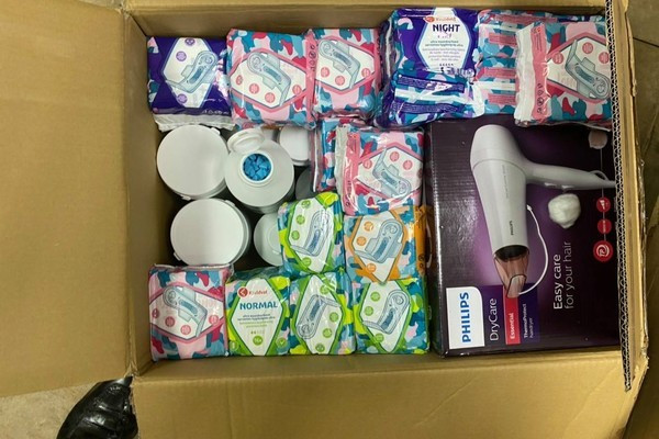 Chiều 13/4/2021 tại Bình Dương, Ban chuyên án bắt quả tang Đặng Văn Vàng (SN 1996; trú tại Yên Thành, Nghệ An) đang nhận một kiện hàng bên trong cất giấu 4,1kg ma túy và Nguyễn Duy Thường (SN 1999; trú tại Lộc Ninh, Bình Phước) đang nhận 01 kiện hàng chứa 5kg ma túy. 