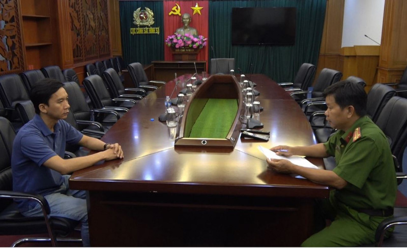 Nhóm này được xác định do Trần Văn Châu (43 tuổi) và Hồ Quốc Hùng (36 tuổi, đều là Phó giám đốc Công ty luật TNHH Pháp Việt) cầm đầu. Công ty này có trụ sở chính ở quận Tân Bình, TP HCM. Cơ quan công an xác định Châu và Hùng trực tiếp điều hành công ty và thuê Lê Thị Tuyết (SN 1985) đứng tên làm giám đốc, vì bà Tuyết là luật sư nên đủ điều kiện pháp lý mở công ty luật. Công ty này thành lập từ tháng 4/2020 với khoảng trên 200 nhân viên. 