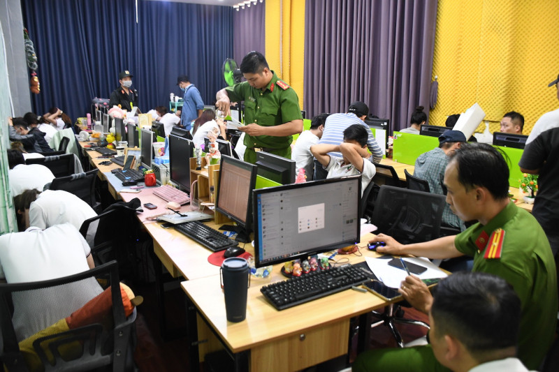 Theo Cục Cảnh sát hình sự, phương thức, thủ đoạn hoạt động, cấu trúc của các ổ nhóm tội phạm hoạt động dưới vỏ bọc là các công ty kinh doanh, phương thức kết nối với các tổ chức tài chính, các doanh nghiệp với người bị hại, để nhận diện trong giai đoạn hiện nay đối với các loại tội phạm này đang chuyển đổi từ tội phạm truyền thống kết hợp tội phạm công nghệ cao… 