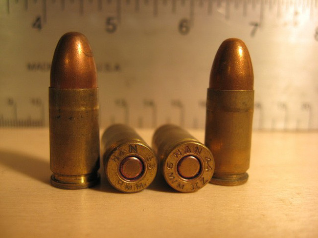  Cưa đầu đạn phát nổ, người đàn ông tử vong: Cách đây 3 năm, vào trưa ngày 10/3/2020, anh S.H.N. (SN 1989, ấp Kim Cấu, xã Vĩnh Trạch, TP Bạc Liêu) cưa đầu đạn 12,8 mm dẫn đến phát nổ. Vụ nổ khiến anh N tử vong tại chỗ. Đầu đạn này được anh N. nhặt khi đi làm hồ tại phường Nhà Mát (TP Bạc Liêu) vào ngày 29/2/2020 sau đó đem về nhà cất giữ. Đến ngày 10/3/2020 đem ra cưa để làm nhẫn đeo thì xảy ra sự việc đau lòng này.