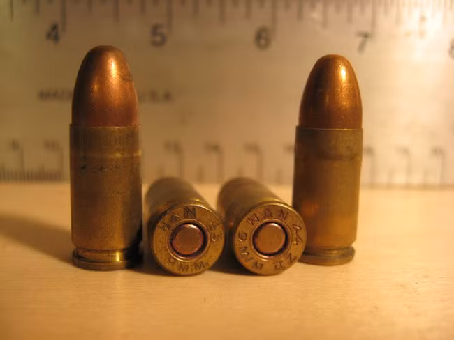  Cưa đầu đạn phát nổ, người đàn ông tử vong: Cách đây 3 năm, vào trưa ngày 10/3/2020, anh S.H.N. (SN 1989, ấp Kim Cấu, xã Vĩnh Trạch, TP Bạc Liêu) cưa đầu đạn 12,8 mm dẫn đến phát nổ. Vụ nổ khiến anh N tử vong tại chỗ. Đầu đạn này được anh N. nhặt khi đi làm hồ tại phường Nhà Mát (TP Bạc Liêu) vào ngày 29/2/2020 sau đó đem về nhà cất giữ. Đến ngày 10/3/2020 đem ra cưa để làm nhẫn đeo thì xảy ra sự việc đau lòng này.