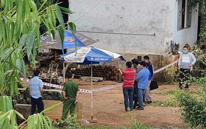  Cưa đầu đạn làm đồ trang trí dẫn đến tử vong: Khoảng 13h ngày 28/8/2021, ông Lê M (SN 1966) - chủ quán cà phê Nhất Minh nằm trên đường Ngô Quyền, thôn 2, xã Trà Đa, TP Pleiku (Gia Lai) dùng máy cưa sắt để cưa đầu đạn phía sau nhà. Khi đang cưa, đầu đạn phát nổ khiến ông M tử vong tại chỗ, thi thể bị biến dạng. Ông M có đam mê dùng đầu đạn để làm các vật dụng trang trí.