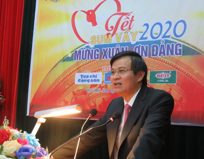 Ông Huấn là Ủy viên Trung ương Đảng: Khóa XII (dự khuyết), XIII; Tổng Biên tập Tạp chí Cộng sản (7/2017 - 3/2023); Bí thư Tỉnh ủy Ninh Bình (từ 31/3/2023). 