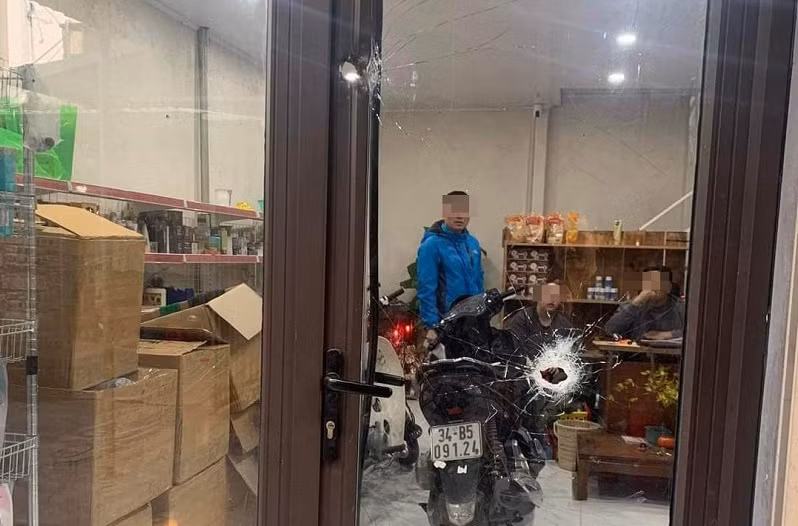 Sau khi sự việc xảy ra, gia đình bà T. đã trình báo lên Công an TP Hải Dương. “Đến nay đã 11 ngày xảy ra sự việc, gia đình tôi sống trong sự hoang mang lo lắng”, bà T. nói và mong cơ quan công an sớm xử lý các đối tượng này. 