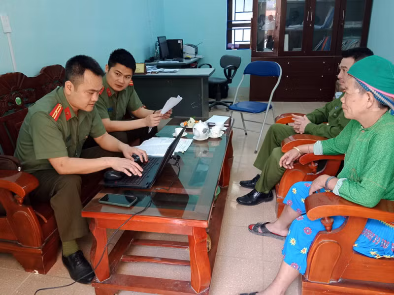 Cong an Ha Giang thong tin ve viec ba Hoang Huong phat ngon gay soc