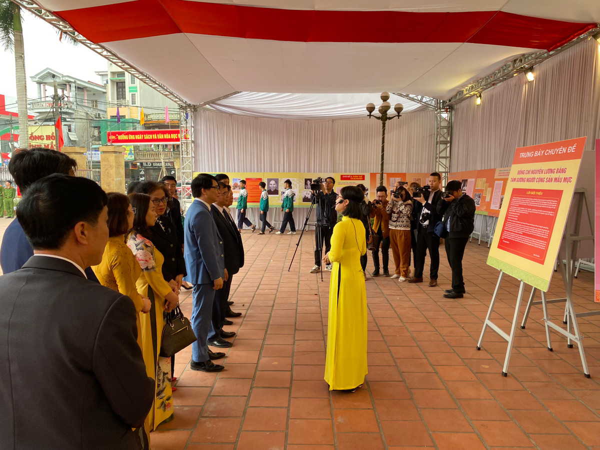 Hải Dương: Xây dựng văn hóa đọc trở thành nét đẹp trong đời sống - Hình 12 Hai Duong: Xay dung van hoa doc tro thanh net dep trong doi song-Hinh-12