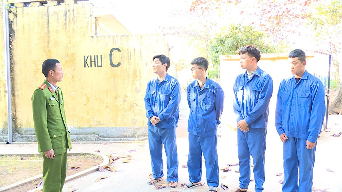  Triệt phá đường dây tổ chức đánh bạc 3.000 tỷ đồng: Ngày 22/12/2022, Phòng Cảnh sát hình sự Công an tỉnh Hưng Yên chủ trì phối hợp với các đơn vị nghiệp vụ triệt phá chuyên án sử dụng Công nghệ cao để tổ chức đánh bạc và đánh bạc dưới hình thức game bài trực tuyến trên mạng Internet do Nguyễn Thành Cương (SN 1996, trú tại xã Minh Châu, huyện Yên Mỹ, Hưng Yên) cầm đầu; bắt giữ 13 đối tượng tại nhiều tỉnh, thành, thu giữ nhiều vật chứng có liên quan gồm điện thoại di động; thẻ ngân hàng, hơn 10.000 trang tài liệu liên quan đến hành vi phạm tội của các đối tượng... Cơ quan điều tra đã làm rõ số tiền giao dịch các đối tượng lên đến gần 3.000 tỷ đồng.