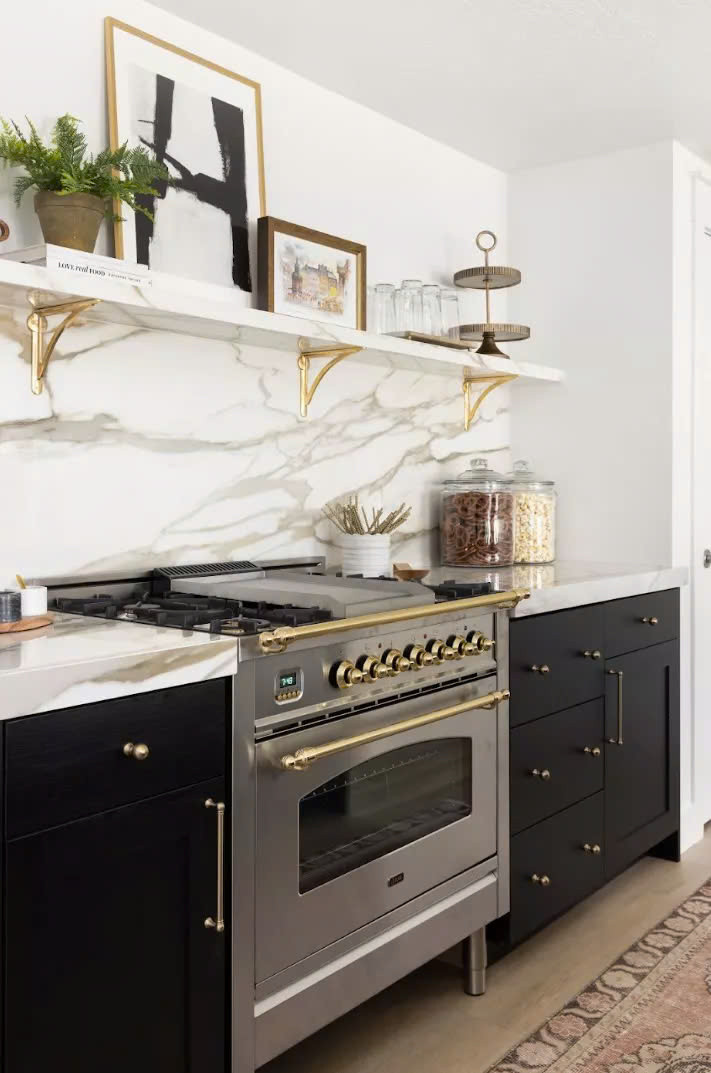 George nói: “Hãy ngừng bày bừa mọi thứ bằng cách tiêu dùng có chừng mực và có chiến lược về những gì bạn mua và những gì bạn mang vào nhà”.