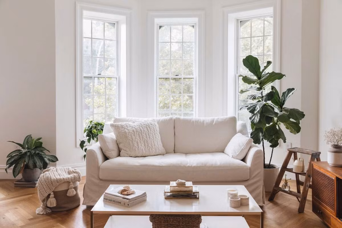 Michele Delory, nhà tổ chức chuyên nghiệp và là chủ sở hữu của Modern &amp; Minimalist nhấn mạnh không chỉ những vật dùng trong nhà, mà khi đi đâu về (đi chơi, đi làm...), bạn cũng cần thói quen cất đồ đạc ngay khi bước vào cửa.