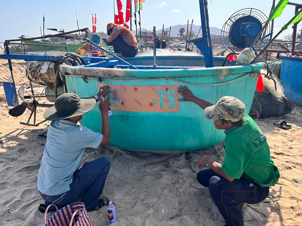 Ba Ria-Vung Tau: Cap so tam cho 1.095 tau ca '3 khong'-Hinh-2