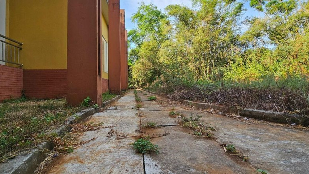 Phần lớn nhà bảo tàng địa đạo Vịnh Mốc bị bỏ hoang gần 5 năm nay. (Ảnh: Gia đình&amp;Xã hội).