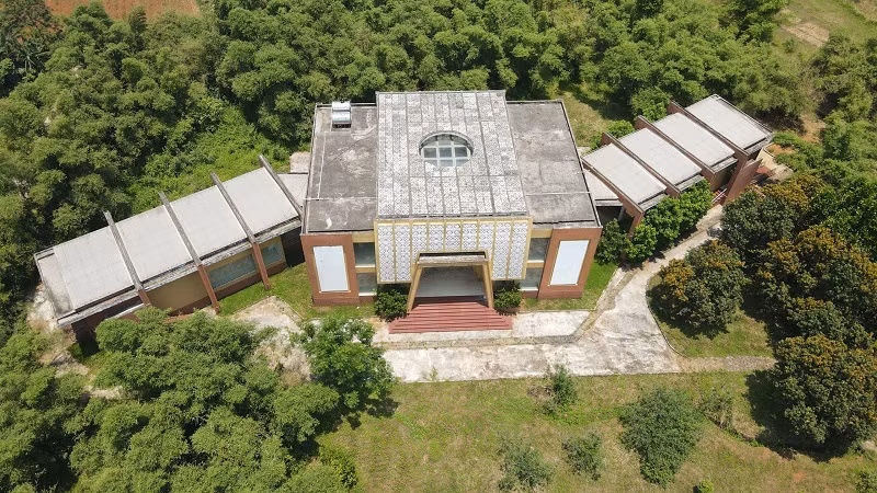 Nhà trưng bày địa đạo Vịnh Mốc nằm trong khuôn viên di tích Quốc gia đặc biệt địa đạo Vịnh Mốc (huyện Vĩnh Linh, tỉnh Quảng Trị) do Trung tâm Quản lý di tích và bảo tàng tỉnh Quảng Trị làm chủ đầu tư, với tổng mức đầu tư gần 9 tỷ đồng, nguồn ngân sách nhà nước. (Ảnh: Kinh tế&amp;Đô thị).