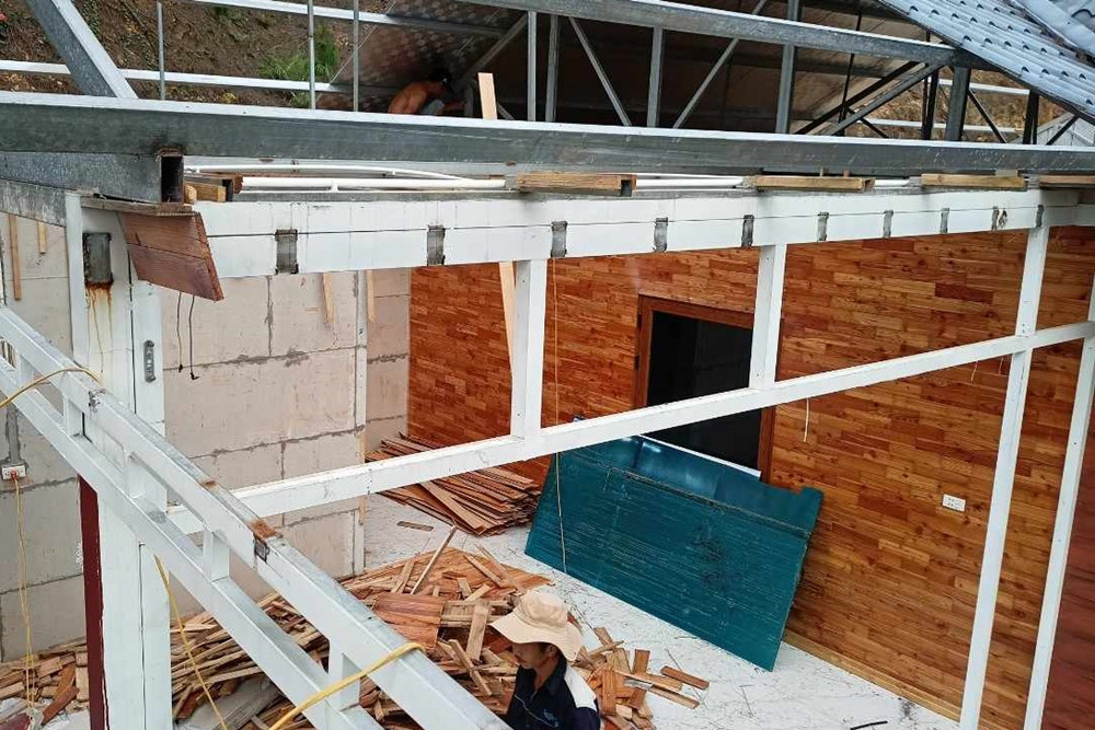 Ngày 28/8, lực lượng chức năng huyện Sóc Sơn (Hà Nội) đã cưỡng chế căn nhà ở điểm cao nhất trên đồi Dõng Chum (xã Minh Phú) cùng các hạng mục vi phạm như cổng, tường bao phân lô của một số công trình khác.