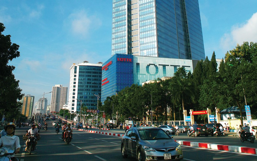 Bên cạnh trung tâm mua sắm, Lotte Center Hà Nội còn có các khu văn phòng, khu căn hộ dịch vụ, khách sạn 5 sao cùng khu vui chơi giải trí chuyên biệt như sân golf 3D, bể bơi ngoài trời,…