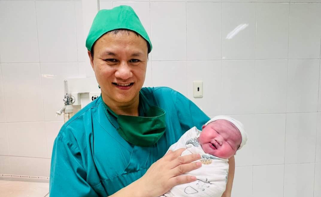 Mot be gai nang 5kg moi chao doi tai Quang Ninh-Hinh-2