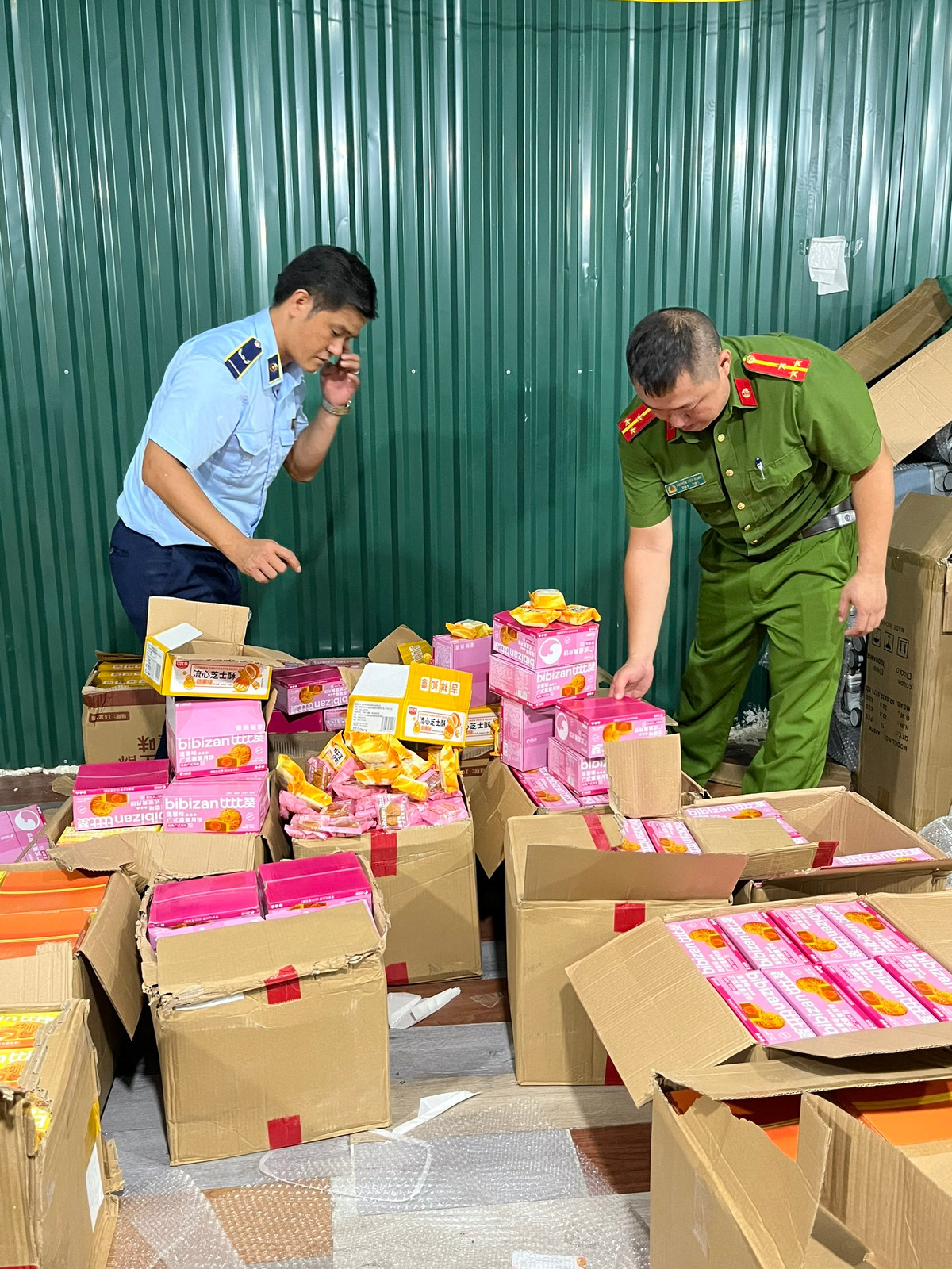 QLTT Hà Nội phát hiện hơn 4.600 chiếc bánh trung thu nhập lậu QLTT Ha Noi phat hien hon 4.600 chiec banh trung thu nhap lau