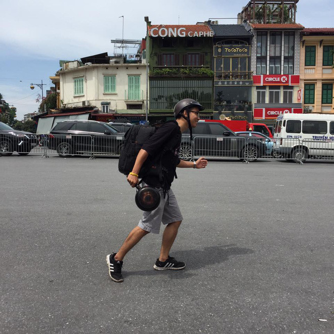 Trào lưu này bất ngờ được gợi lại gần đây từ hành động cầm chảo của HLV Rap Việt.