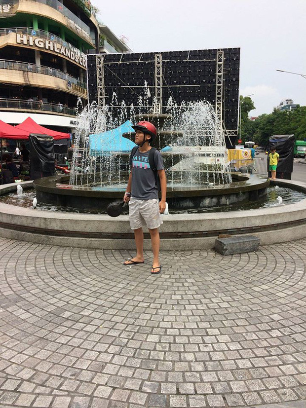 Trào lưu "cầm chảo ra phố" bắt nguồn từ tựa game PUBG, giống như nhân vật trong game cầm chảo đi chiến đấu, nhiều bạn trẻ cũng tự tổ chức hoạt động cầm chảo ra phố và nổi đình đám cách đây 3 năm trước.