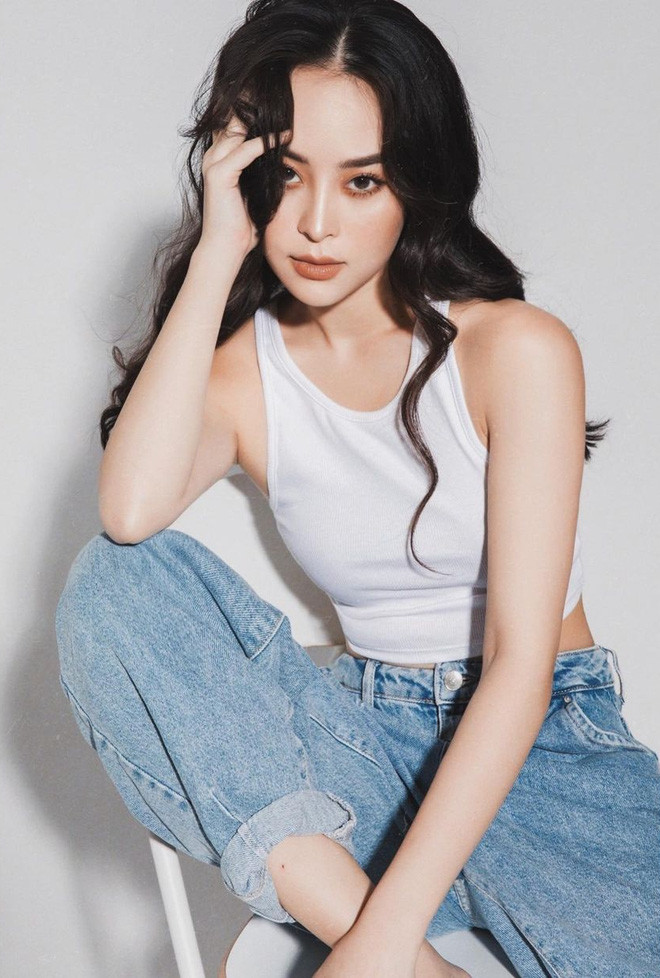 Chi Hoàng hiện đang sở hữu tài khoản Instagram cá nhân với gần 20 ngàn lượt theo dõi.