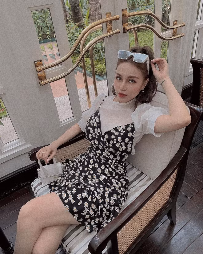 Hot girl Instagram Ly Hoàng Nguyễn sở hữu nhan sắc không kém cạnh gì dàn bạn thân của mình.