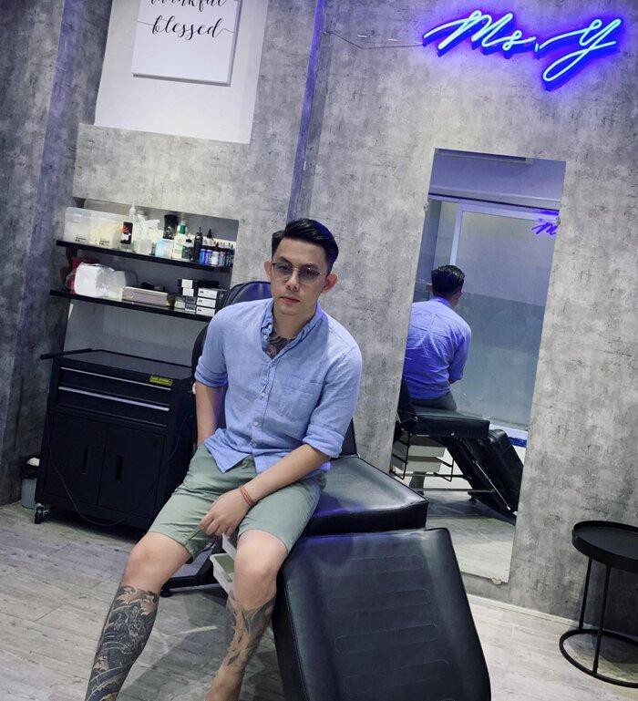 Tống Đông Khuê gây chú ý bởi ngoại hình điển trai, phong cách và thần thái toát lên sự sang chảnh của một thiếu gia giàu có, có tri thức.