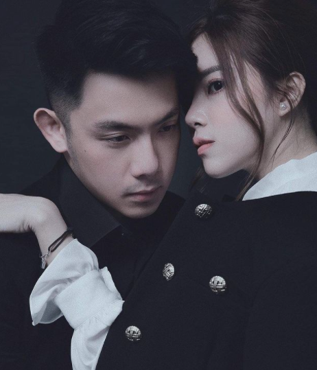 Cặp đôi vẫn thường xuất hiện cùng nhau trong những bức ảnh thể hiện tình yêu nồng nàn, tất nhiên cũng không ngại chia sẻ niềm hạnh phúc của mình với người hâm mộ.