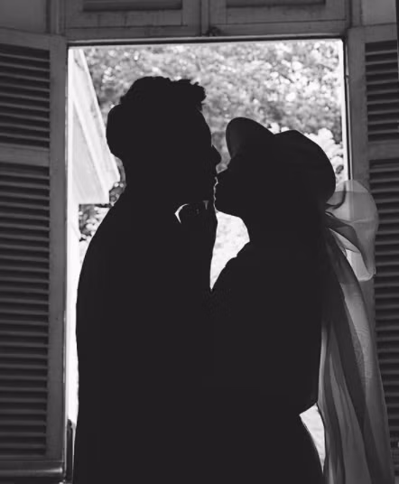 Tống Đông Khuê công khai bạn gái xinh đẹp tên là Thảo Nhi. Cô gái này cũng được biết đến với gia thế "khủng" và độ sang chảnh không hề thua kém bạn trai.