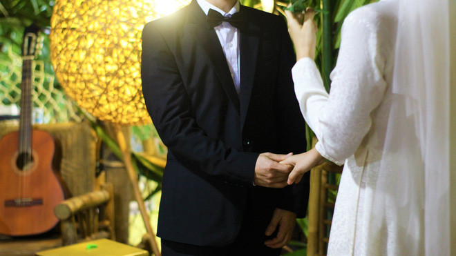 Một cái kết viên mãn cho tình yêu đẹp, sự giản dị, đơn sơ trong đám cưới của cặp đôi thật đáng quý, đáng trân trọng biết bao. Bữa tiệc này được nhiều người đánh giá là ấm cúng, độc đáo, nhiều người nói vui rằng họ muốn cưới lại để được tổ chức như thế này.