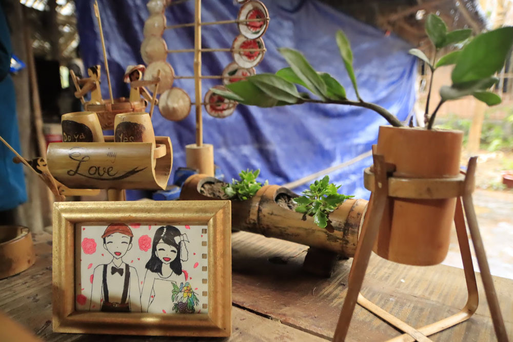 Trong suốt quá trình tổ chức lễ cưới, dù không có tiệc mặn, không rượu bia, nhưng không khí rất vui vẻ, ai cũng hào hứng khi được tham gia đám cưới có “1 không 2” này.