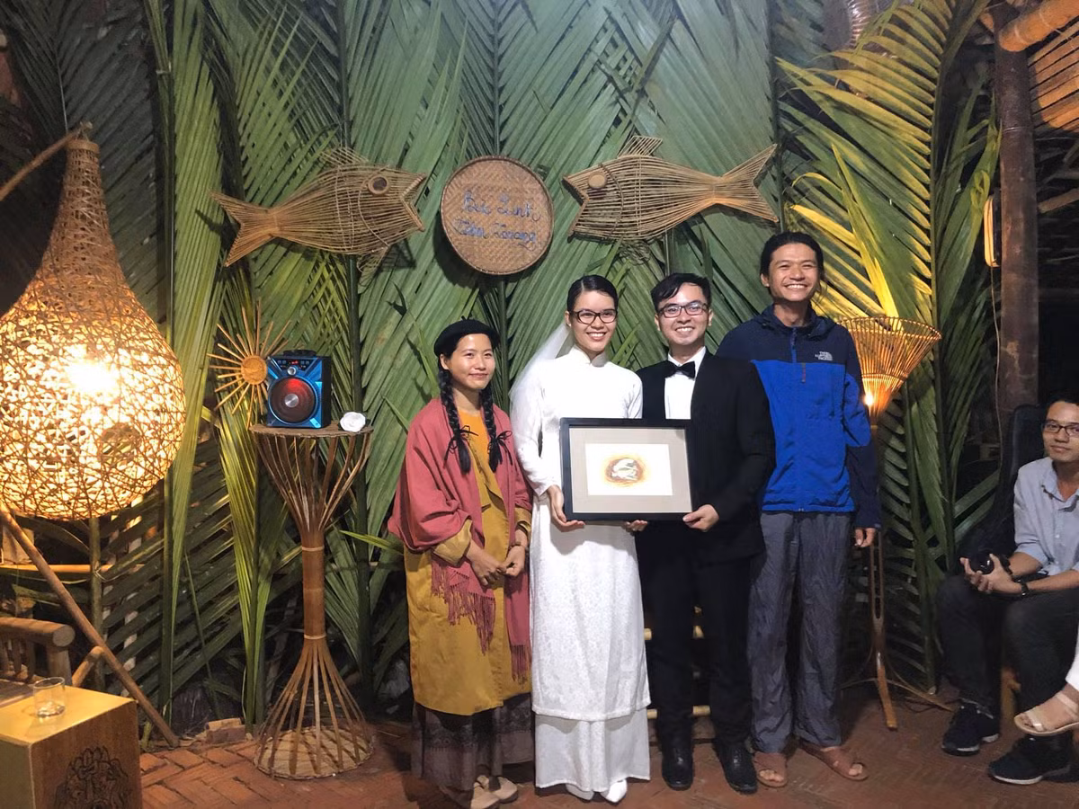 Đám cưới này cô dâu, chú rể không nhận tiền mừng, mà họ chỉ nhận những món quà nhỏ xinh