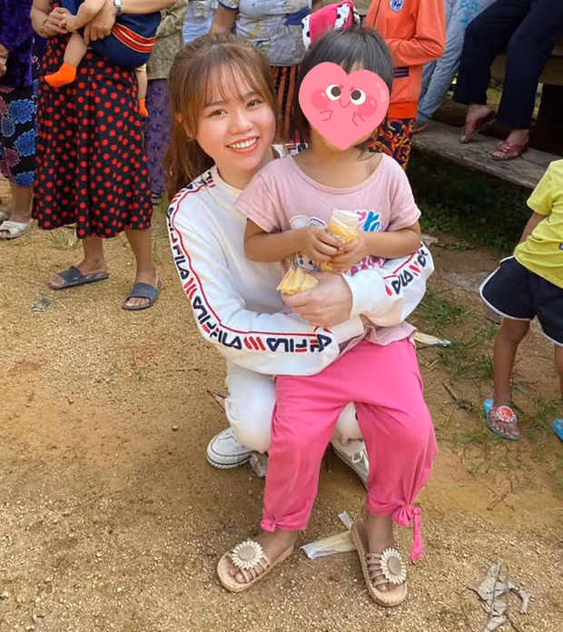 Trước đó, sau vài ngày sự việc tạm lắng dân tình phát hiện ra Huỳnh Anh đã có lần xuất hiện đầu tiên trên MXH.