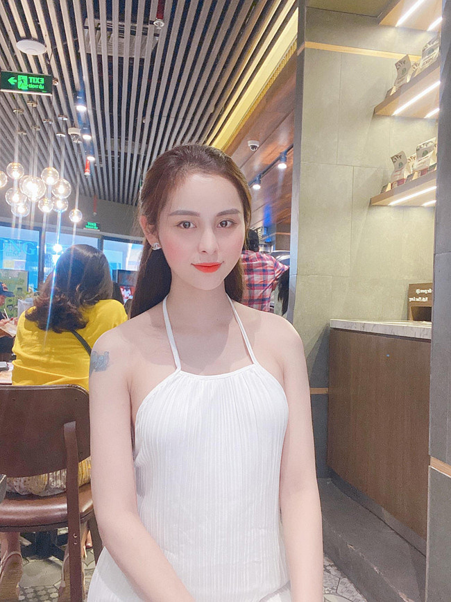 Không chỉ sở hữu gương mặt đẹp, trong trẻo, sắc vóc của Vy Lai cũng rất hoàn hảo.