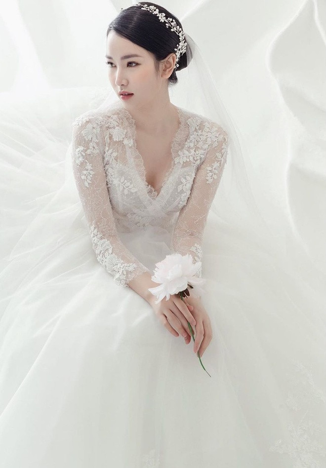 Khánh Linh từng là giáo viên dạy tiếng Anh tại một trung tâm ngoại ngữ ở Hà Nội vào khoảng năm 2015.