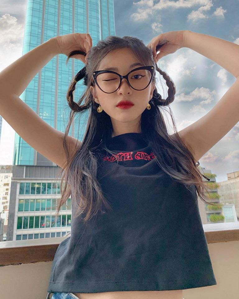 Bảo Ngọc sở hữu phong cách thời trang biến hóa ấn tượng, khi nổi loạn, cá tính, lúc lại quyến rũ và sang chảnh,...