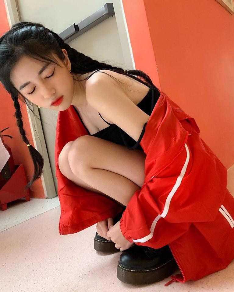 Phong cách thời trang của Trần Đoàn Bảo Ngọc có thể nói là gợi cảm và táo bạo từ nhà ra tới phố.