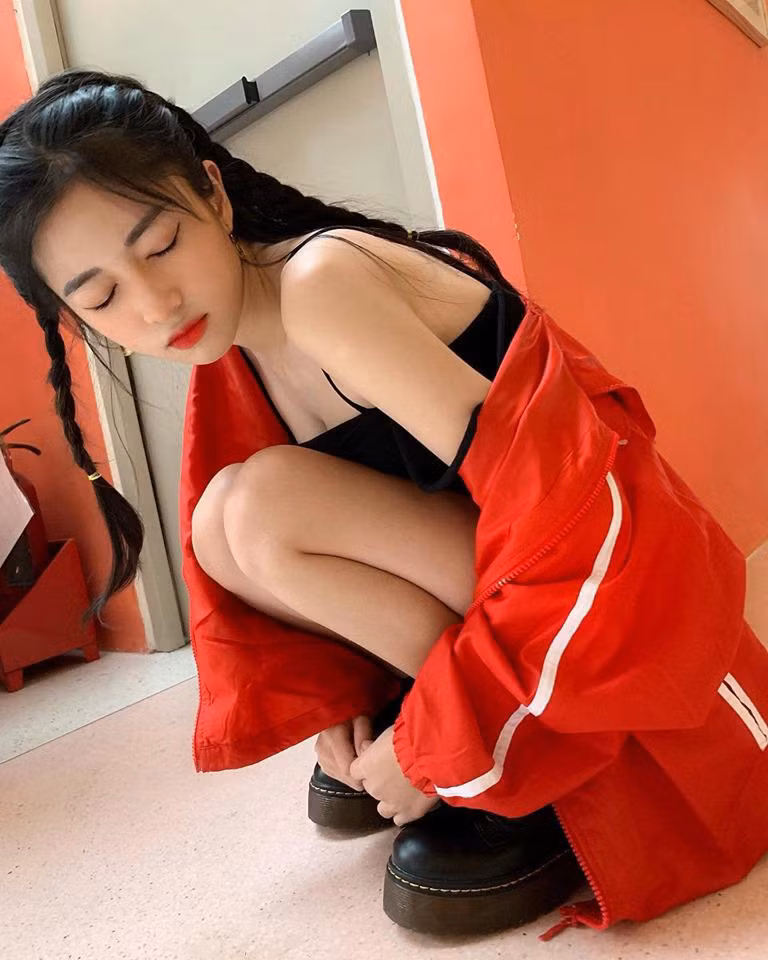 Phong cách thời trang của Trần Đoàn Bảo Ngọc có thể nói là gợi cảm và táo bạo từ nhà ra tới phố.