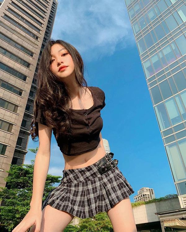 Dù bất cứ phong cách thời trang nào, Bảo Ngọc luôn ngời ngời và thu hút người nhìn.