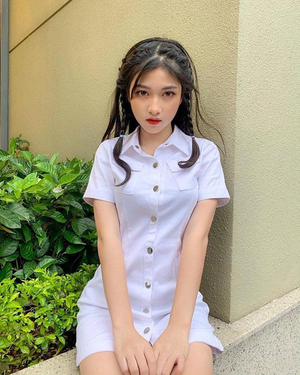 Bên cạnh ngoại hình vượt trội, Trần Đoàn Bảo Ngọc còn được dân tình yêu mến bởi học lực tốt khi giành danh hiệu học sinh giỏi trong nhiều năm liền.