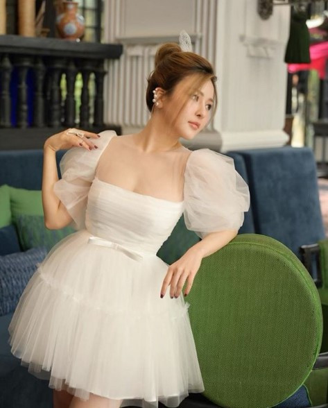 Phong cách ăn mặc của Trâm Anh vẫn không hề thay đổi, cô nàng theo đuổi thời trang gợi cảm mọi lúc mọi nơi