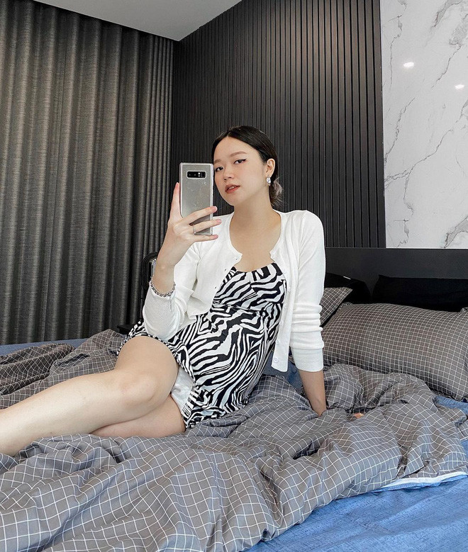 Không chỉ làm mẫu chụp hình quảng cáo, Tâm Xíu còn nhiều lần xuất hiện trên báo với khuôn mặt rạng ngời.