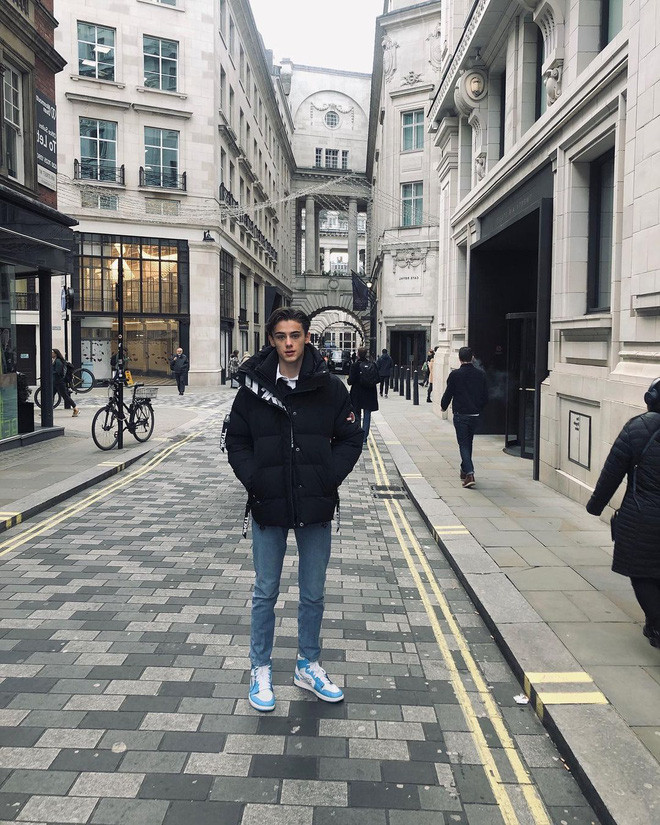 Ngoài đẹp trai, William Franklyn-Miller còn được đánh giá là có gu ăn mặc cực kỳ sành điệu, cuốn hút.