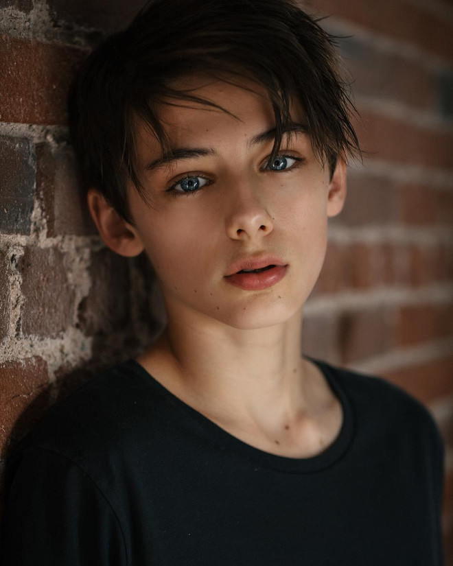 Thời điểm đó, diện mạo xuất chúng của nam thần William đã thành công chinh phục được hàng triệu trái tim cư dân mạng. Lượt người theo dõi William trên Twitter và Instagram tăng vọt tính theo từng giây.