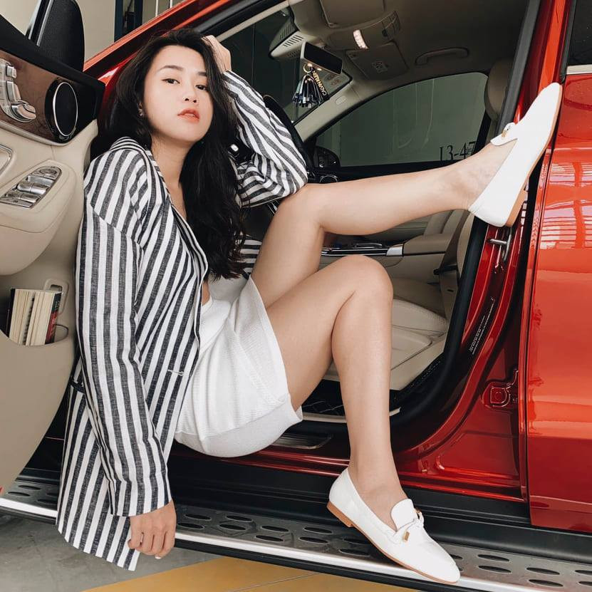 Hơn chục năm trước, cô đã được chú ý bởi gương mặt xinh xắn, ăn hình, đôi mắt “biết nói” và đặc biệt là nụ cười rạng rỡ.